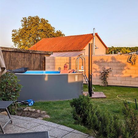 "Elbparadies" Ferienhaus Am Niegripper See Mit Pool Бург Экстерьер фото